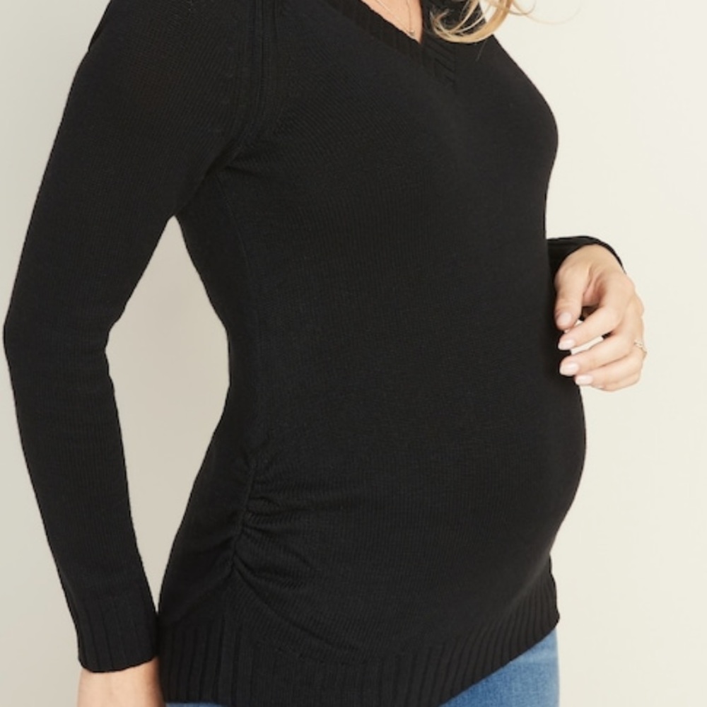 V-neck Maternity Sweater with side rouching
